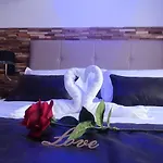 Ξενοδοχείο Loveroom La Garconn'hyeres