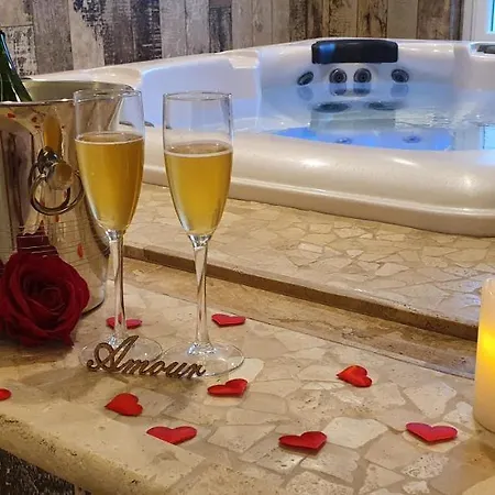 Loveroom La Garconn'hyeres Hotel *