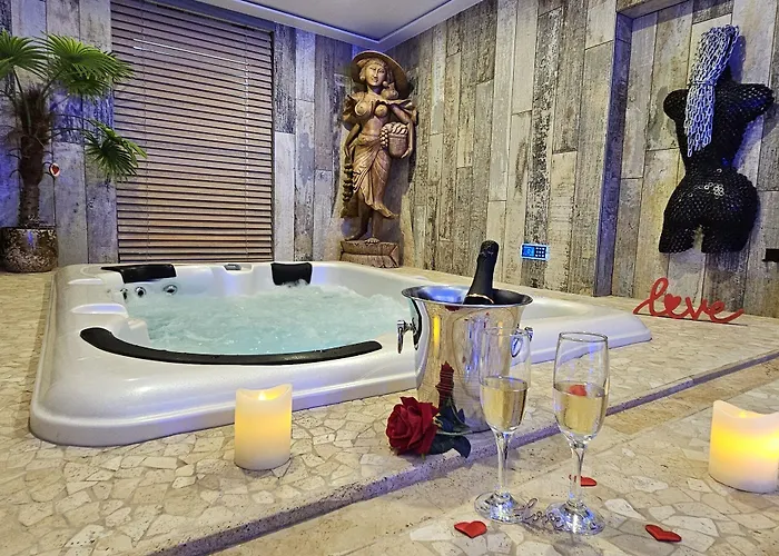 Loveroom La Garconn'hyeres 酒店 耶尔