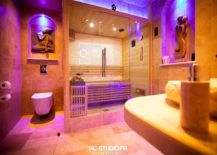 Loveroom La Garconn'hyeres 酒店 *