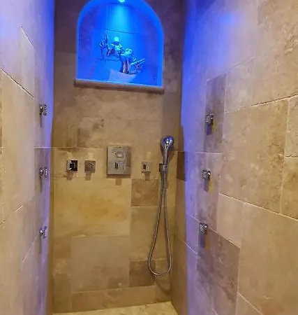 Loveroom La Garconn'hyeres הייר