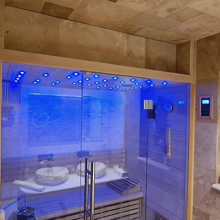 Loveroom La Garconn'hyeres מלון