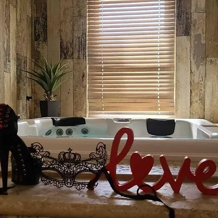 Loveroom La Garconn'hyeres * הייר