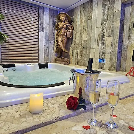 Loveroom La Garconn'hyeres מלון הייר