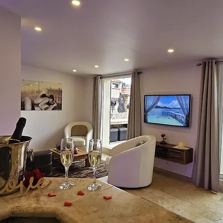 Loveroom La Garconn'hyeres מלון הייר