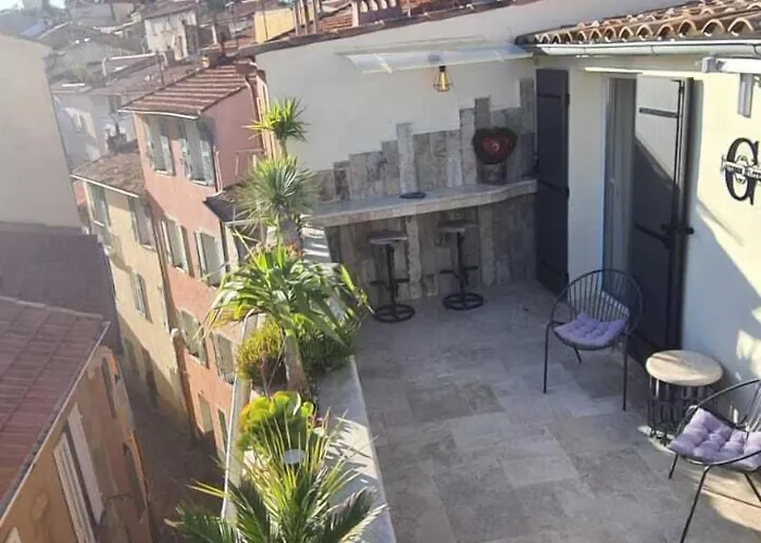 Отель Loveroom La Garconn'hyeres Йер